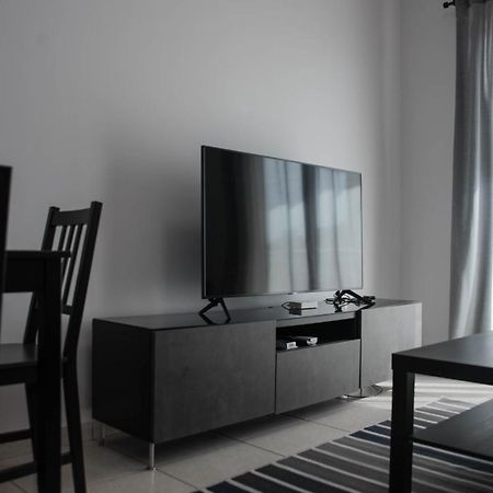 Renovated One Bedroom Apartment In Paphos With Pool エクステリア 写真
