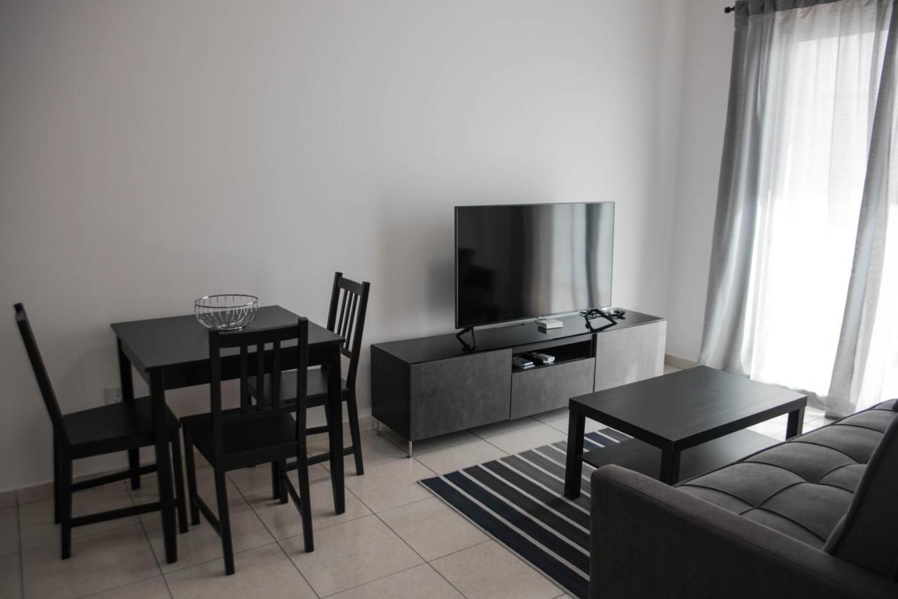 Renovated One Bedroom Apartment In Paphos With Pool エクステリア 写真