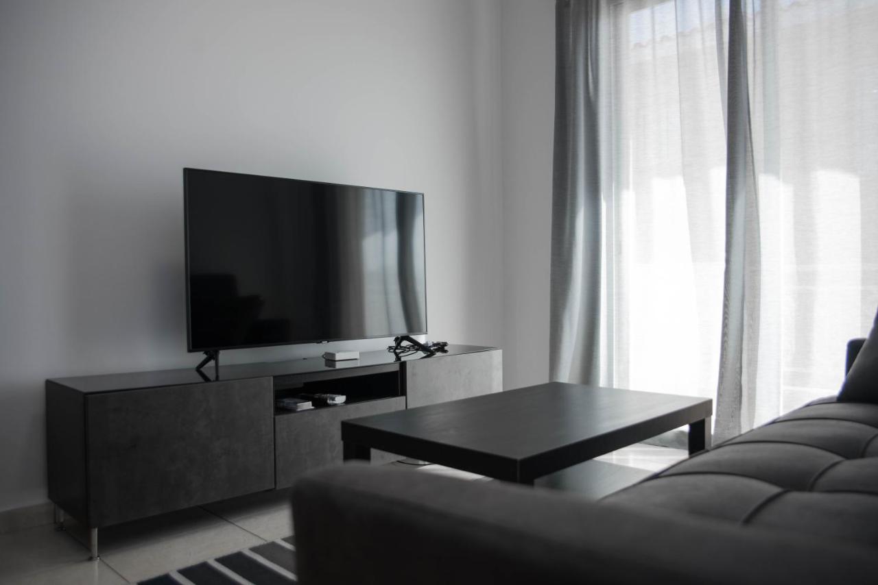 Renovated One Bedroom Apartment In Paphos With Pool エクステリア 写真