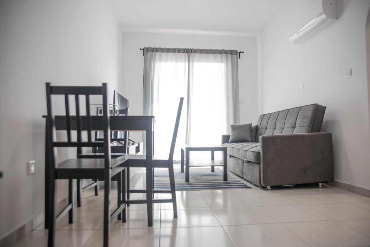 Renovated One Bedroom Apartment In Paphos With Pool エクステリア 写真