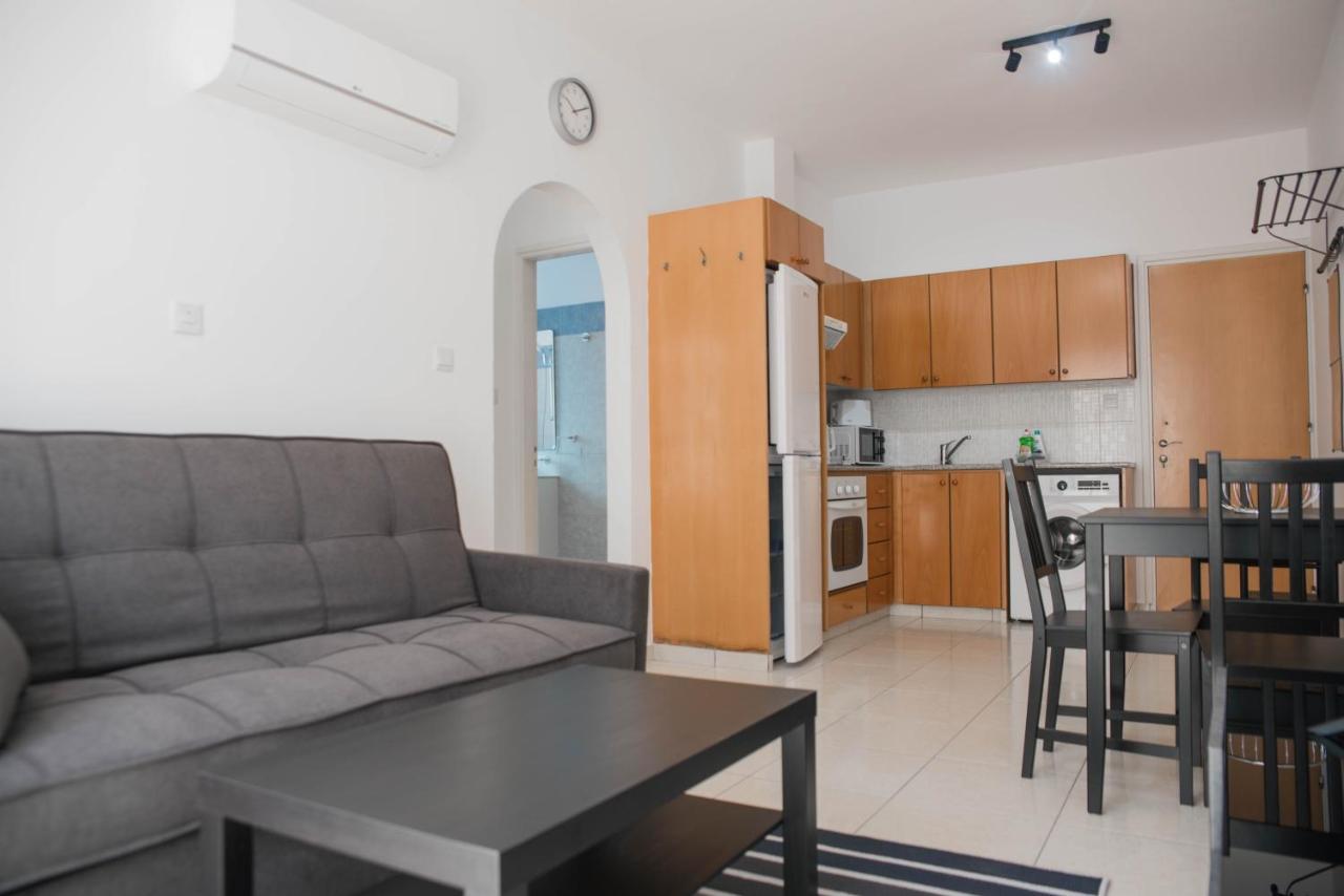 Renovated One Bedroom Apartment In Paphos With Pool エクステリア 写真