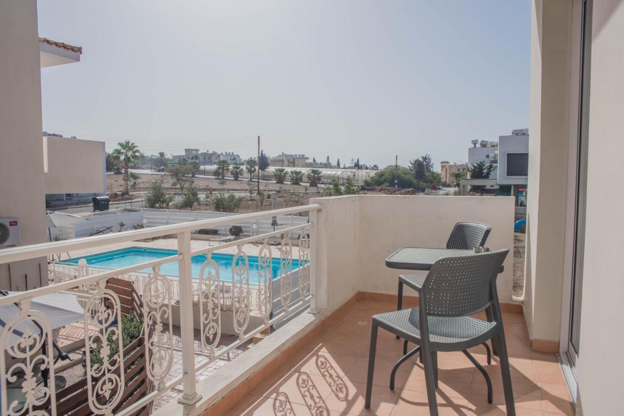 Renovated One Bedroom Apartment In Paphos With Pool エクステリア 写真